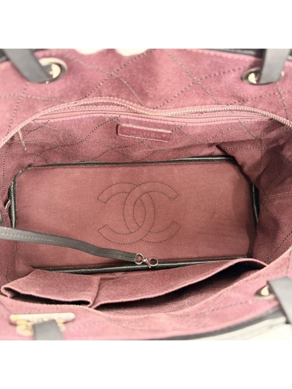 Chanel Handbag on the Road Wild Stitch Tote CC Logo - Picture 4 of 11